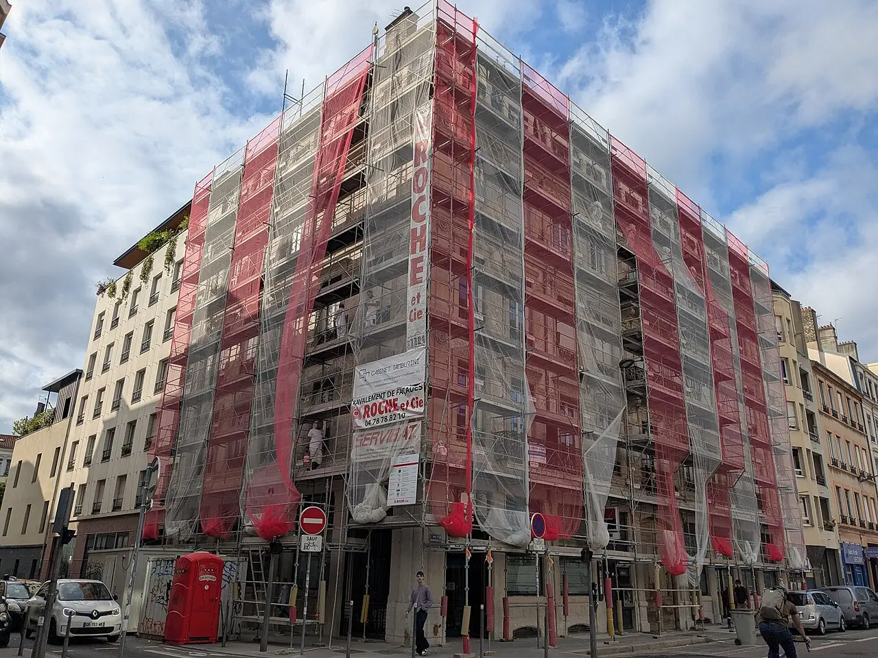 Ravalement de façade sous échafaudage